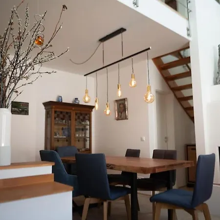 Wunderschoene Maisonette-wohnung * Mnichov