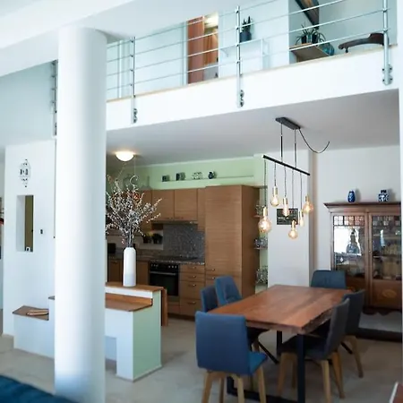 Wunderschoene Maisonette-wohnung Apartment